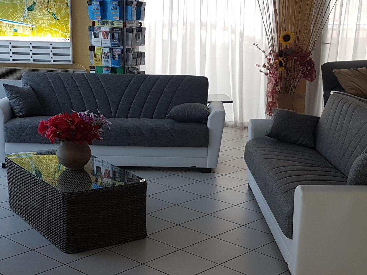 Hotel Half Moon Airport Restaurant Rimini Exterior photo